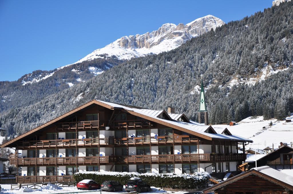 Residence Anda Pozza di Fassa Eksteriør bilde